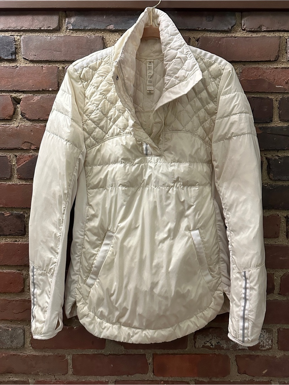 Lululemon cream colored light winter jacket size 8 / 36 chest